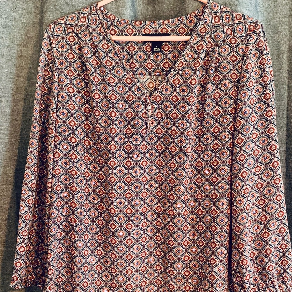 New never worn vneck top